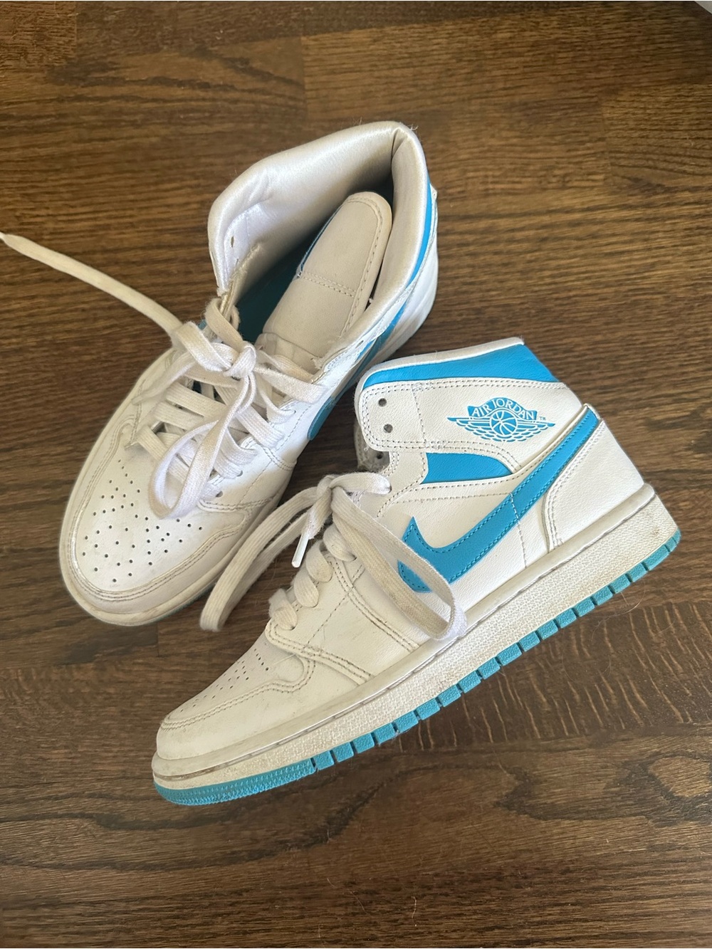 Nike Air Jordan 1 Mid UNC